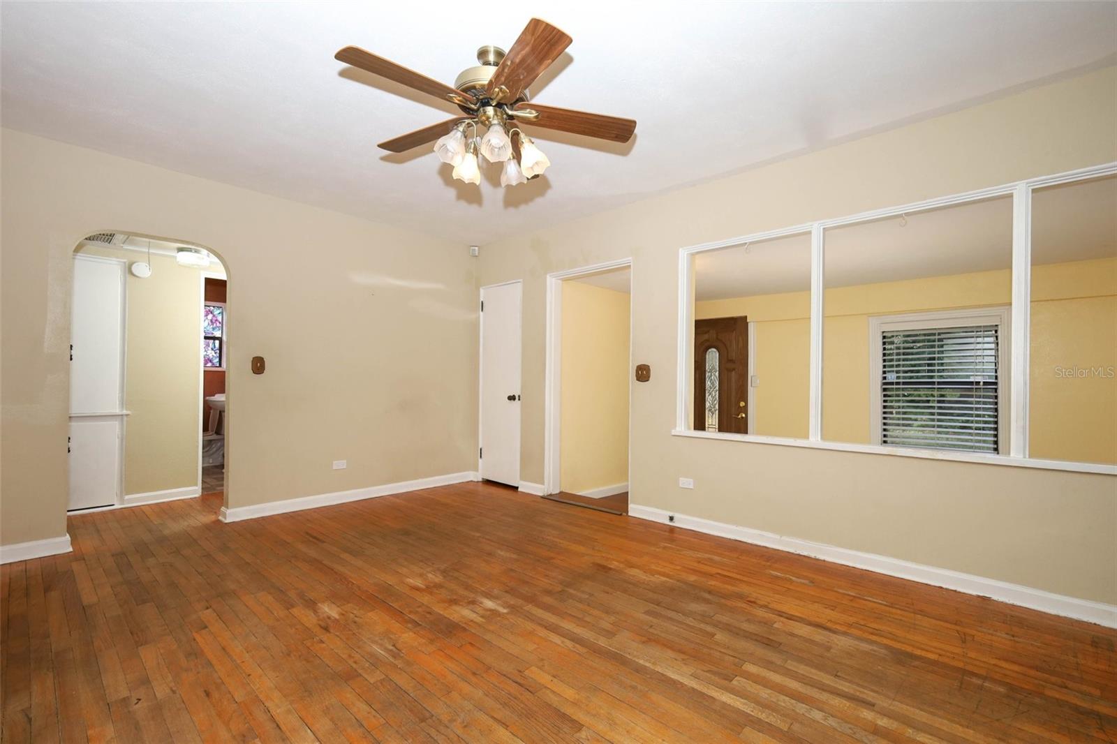 921 Eldridge St Property Photo 6