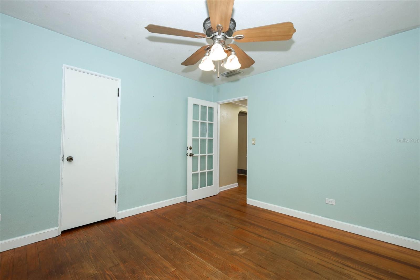 921 Eldridge St Property Photo 8