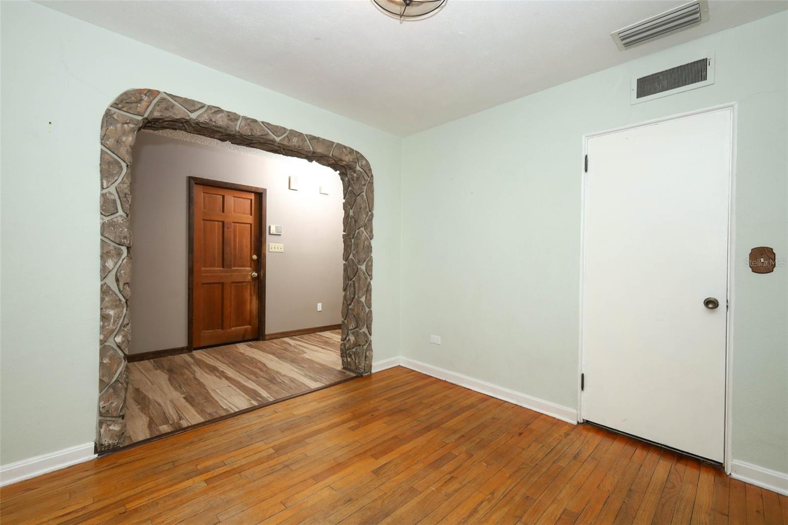 921 Eldridge St Property Photo 14