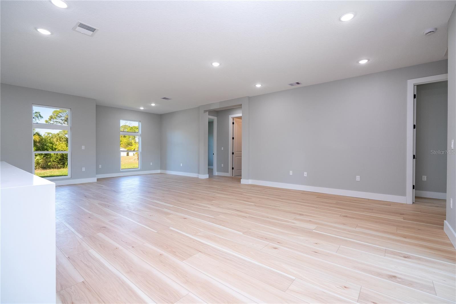 49 Santa Fe St Property Photo 32