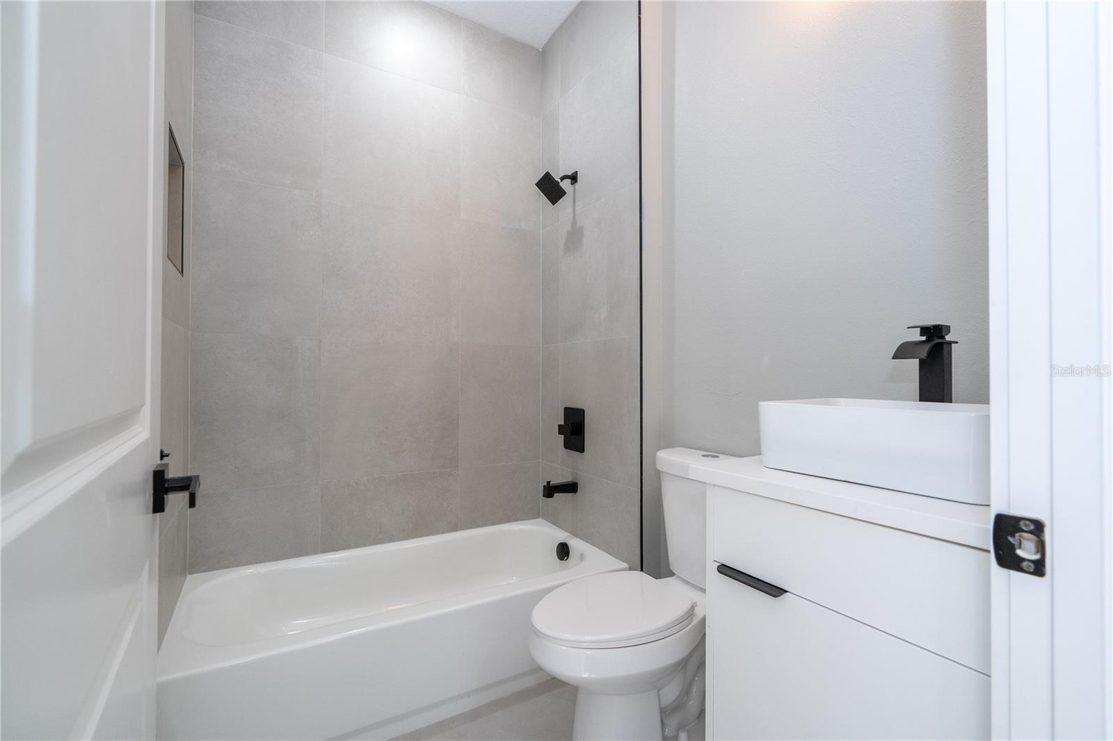 49 Santa Fe St Property Photo 54