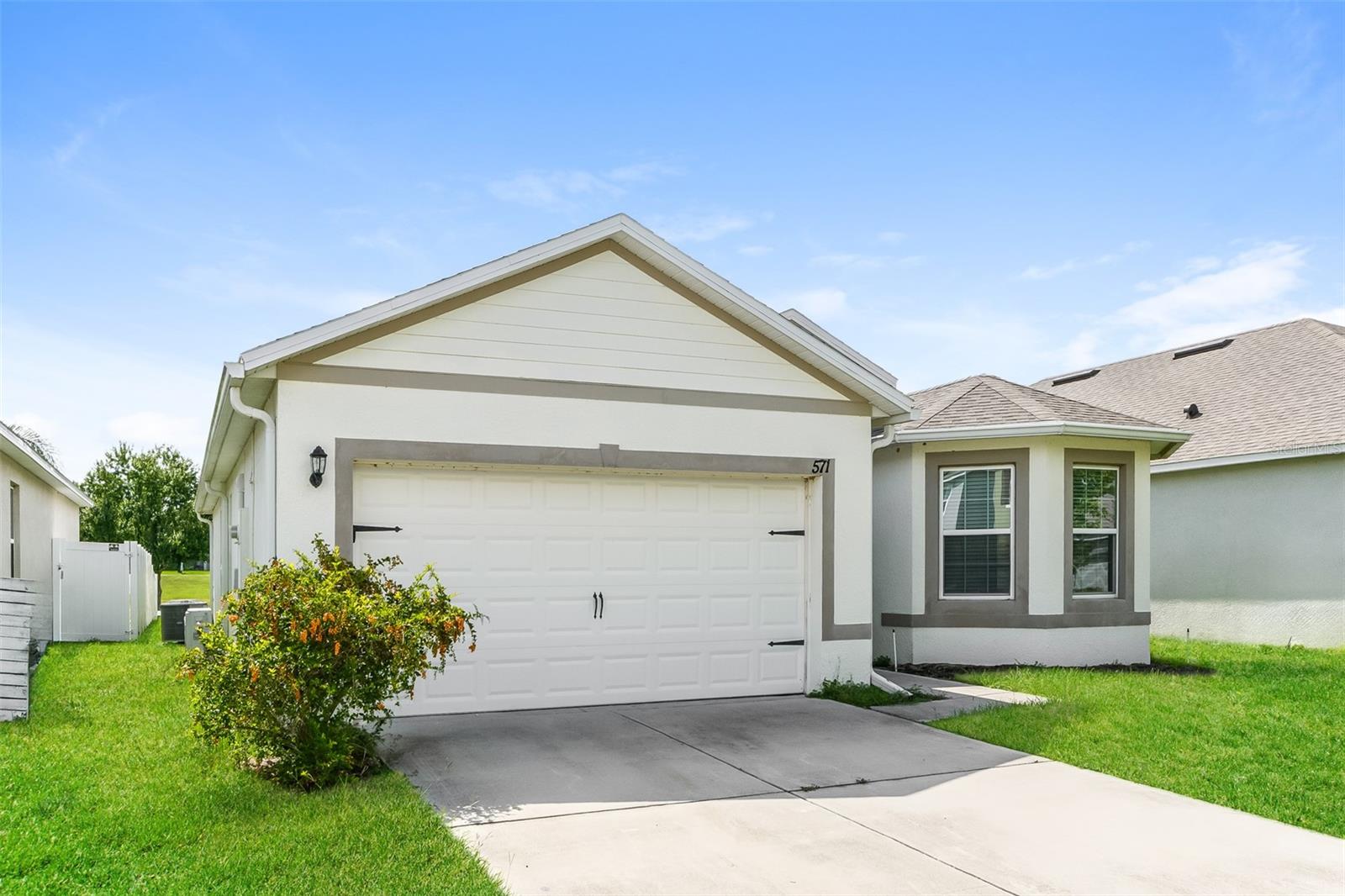 571 Autumn Stream Dr Property Photo 2