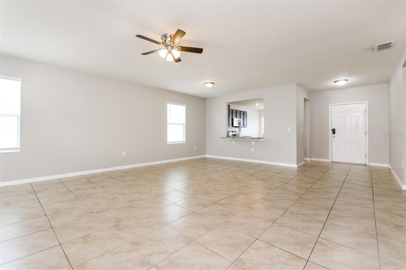 571 Autumn Stream Dr Property Photo 3
