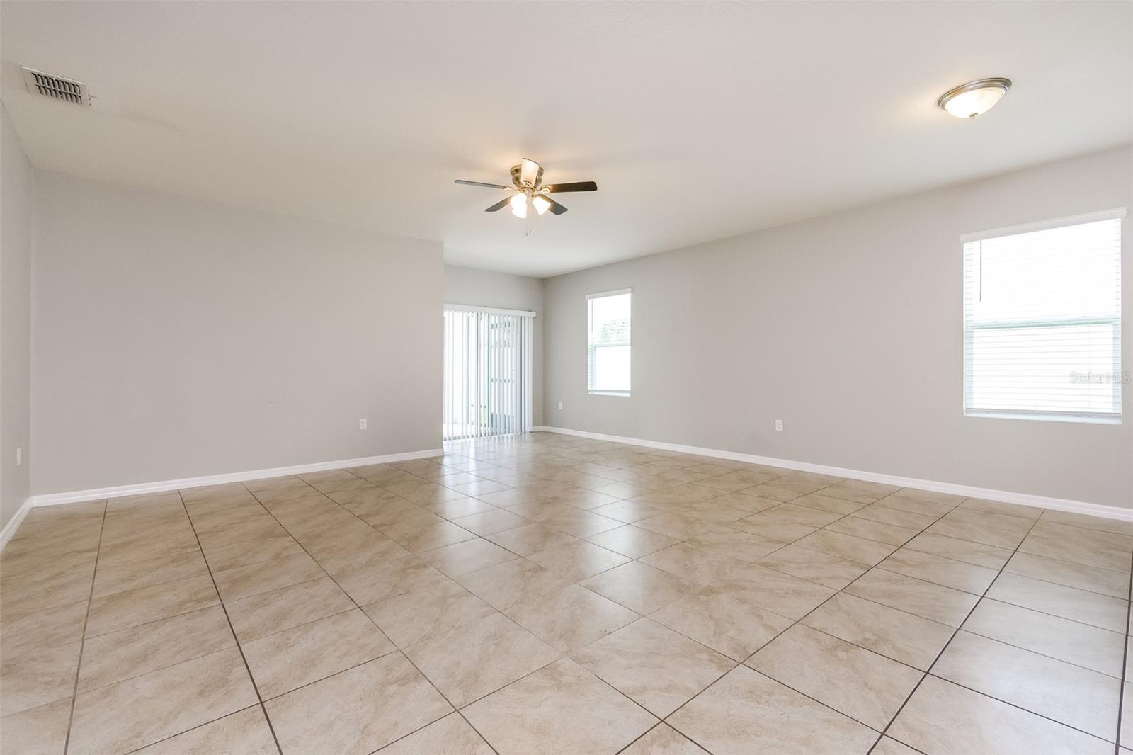 571 Autumn Stream Dr Property Photo 4
