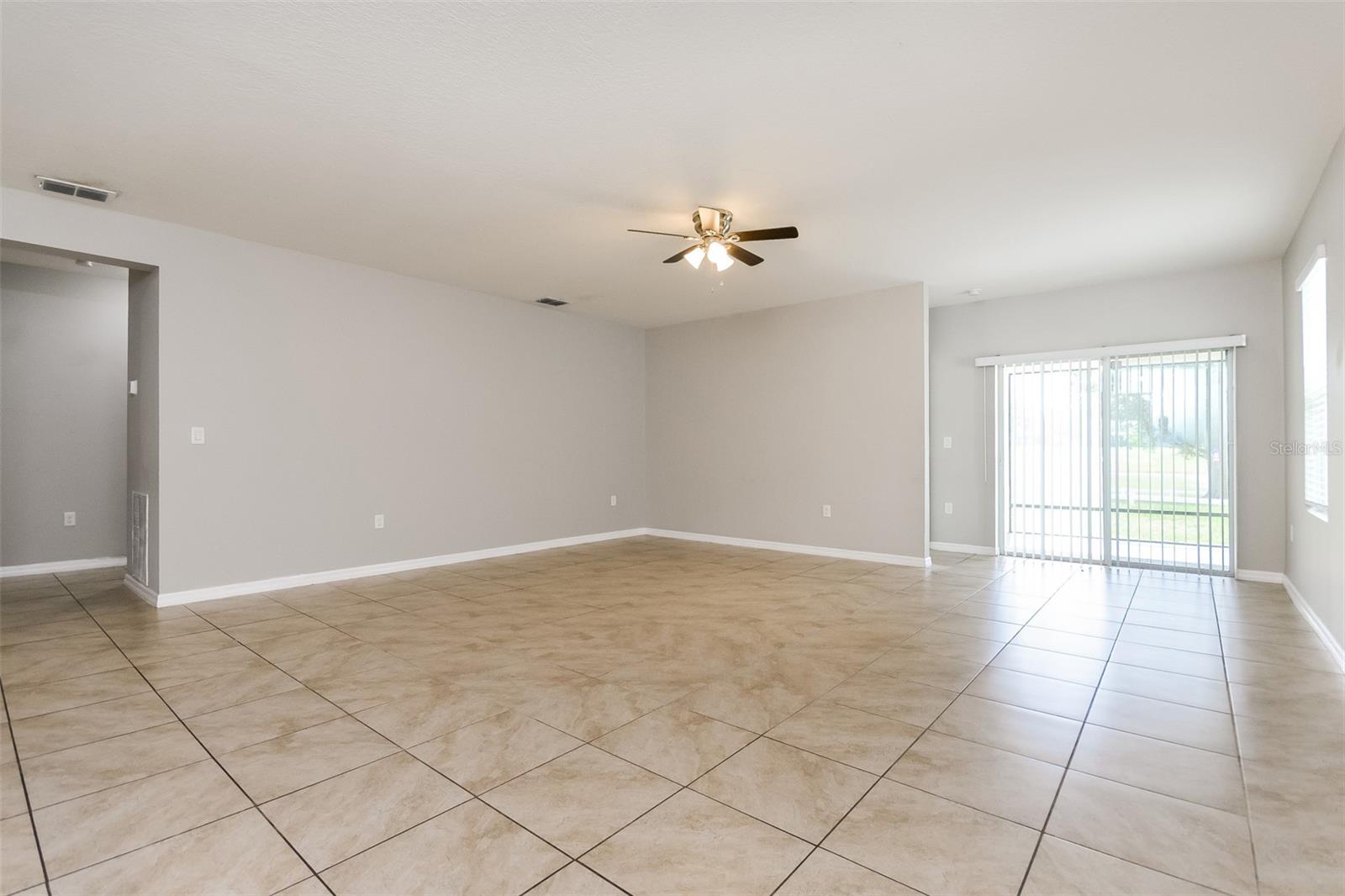 571 Autumn Stream Dr Property Photo 5