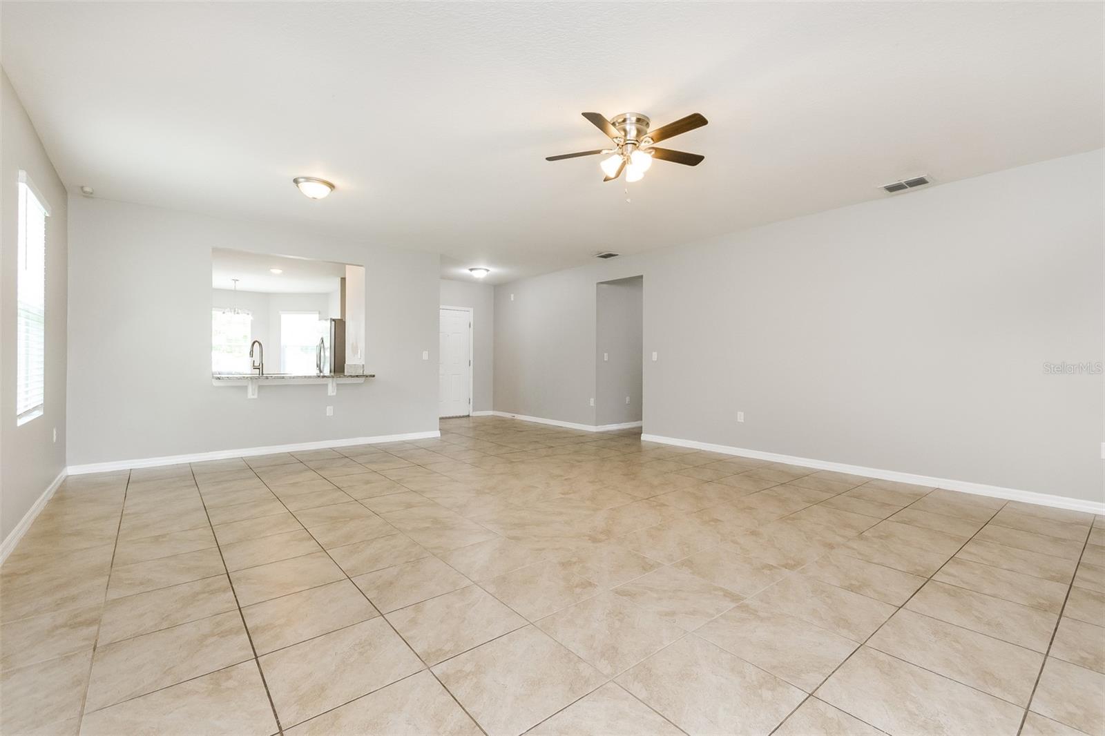 571 Autumn Stream Dr Property Photo 6