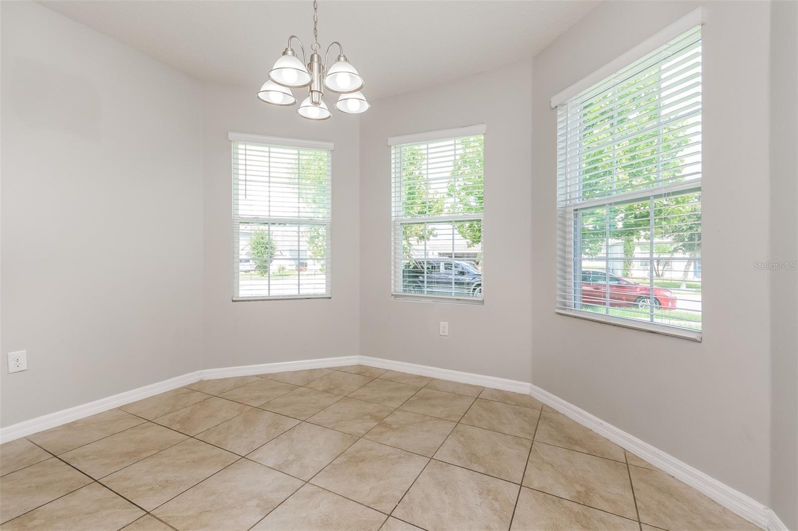 571 Autumn Stream Dr Property Photo 7