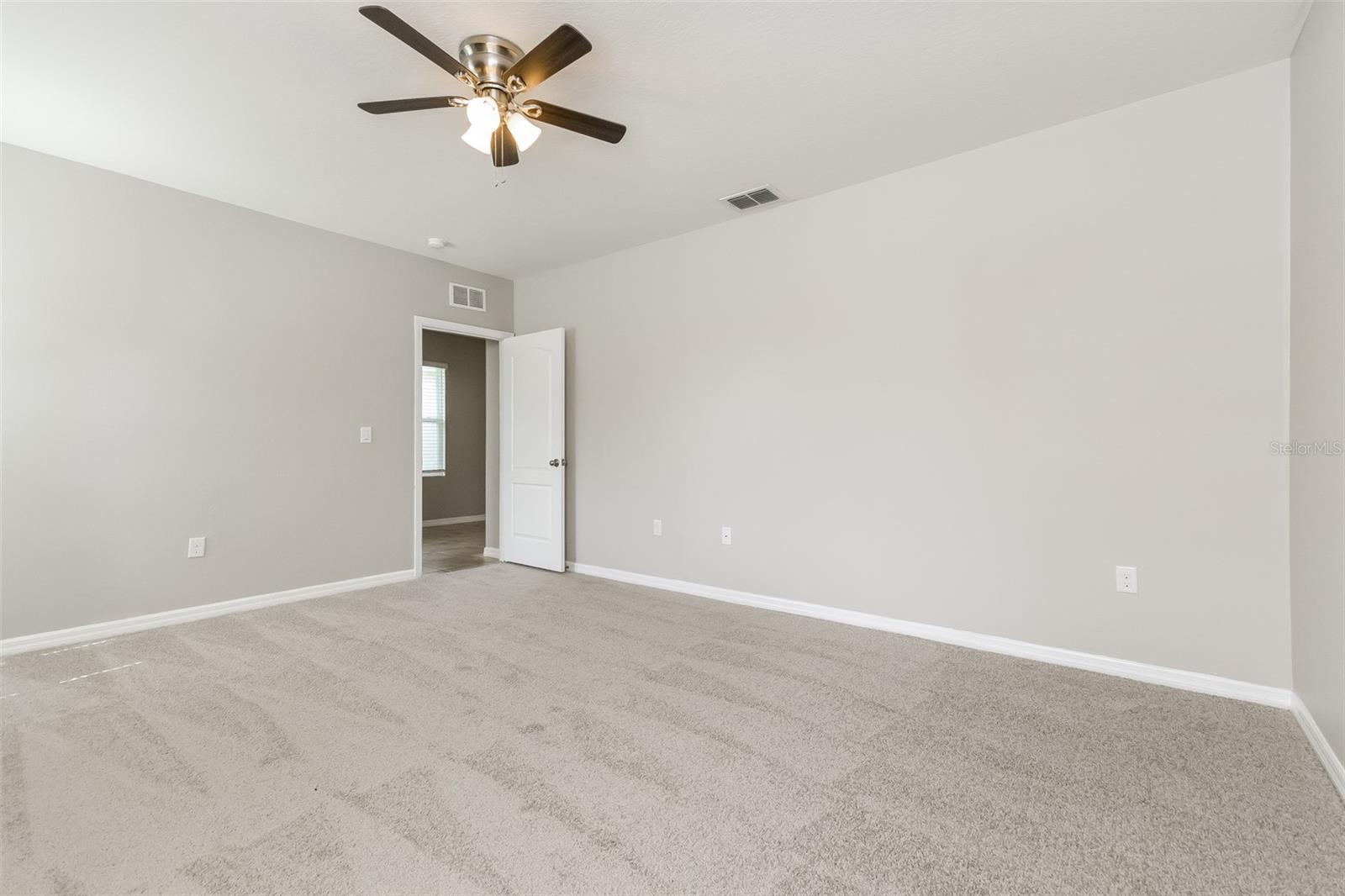 571 Autumn Stream Dr Property Photo 12