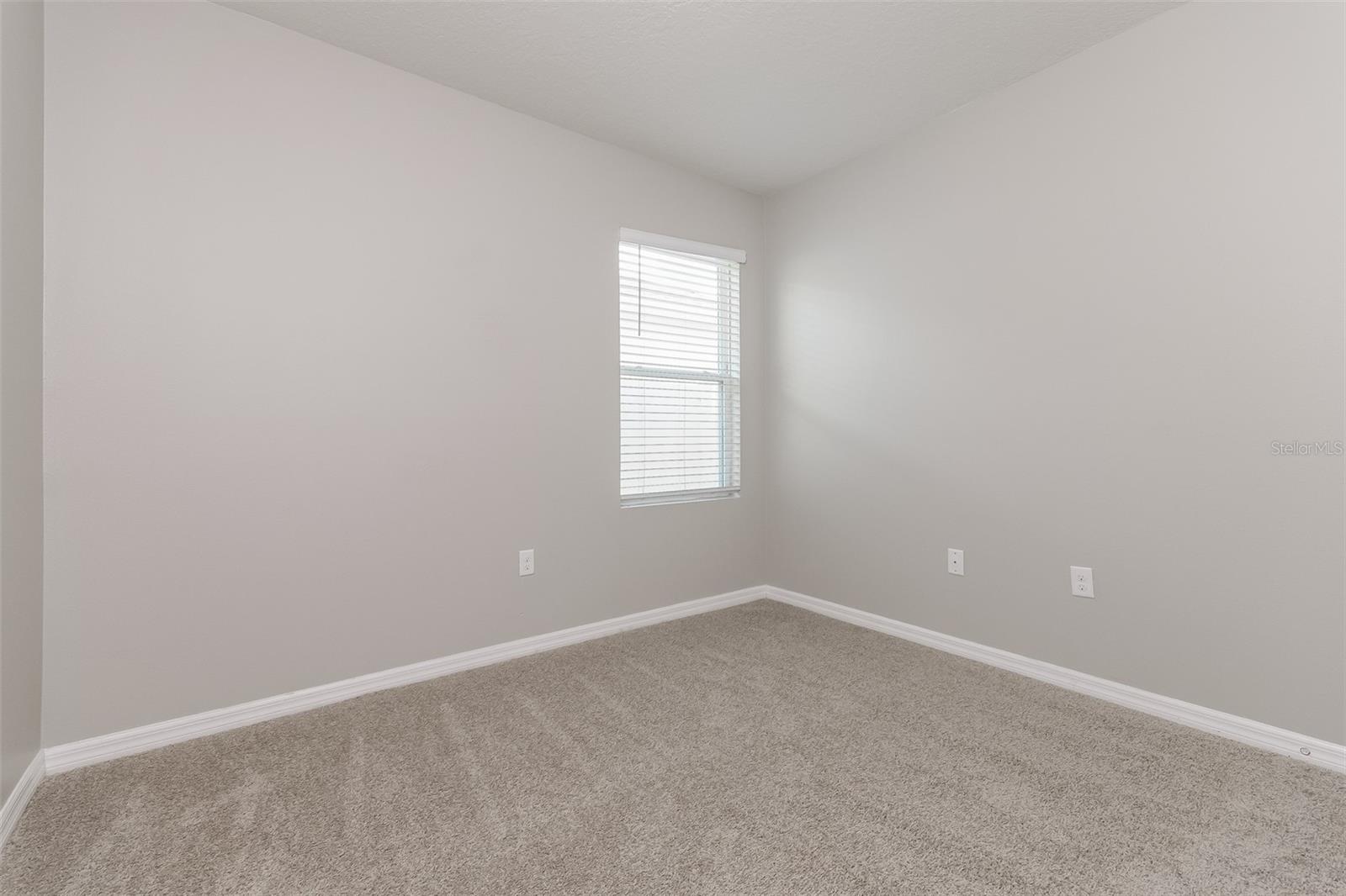 571 Autumn Stream Dr Property Photo 15