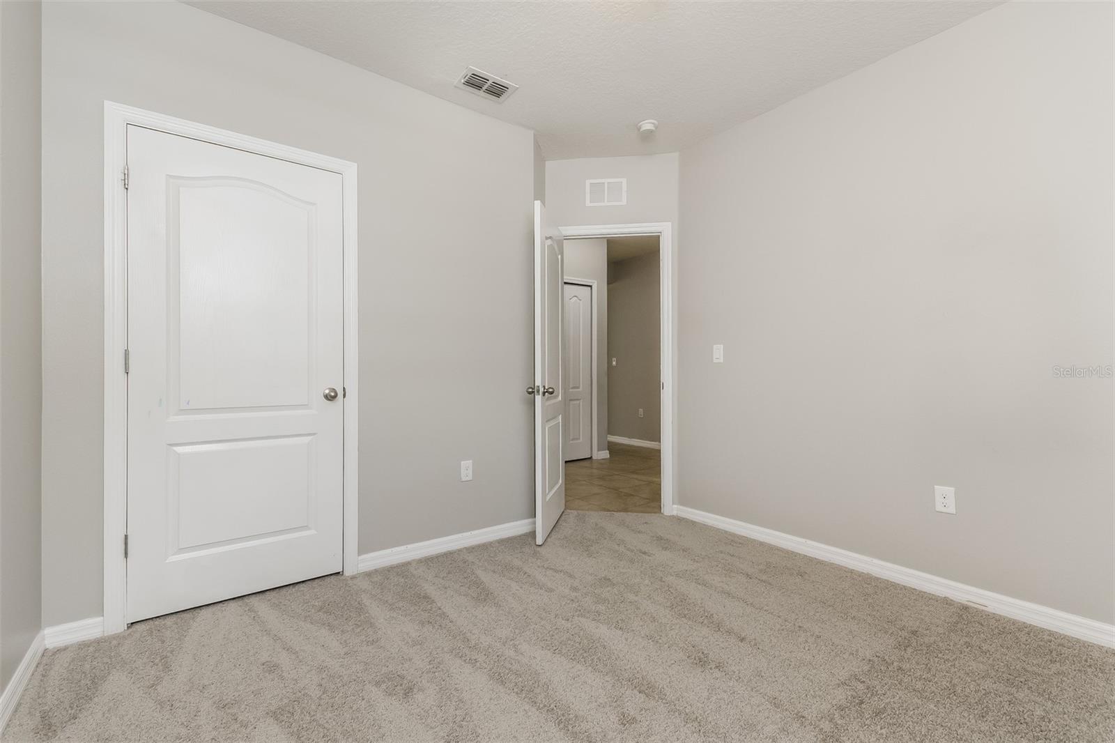 571 Autumn Stream Dr Property Photo 16