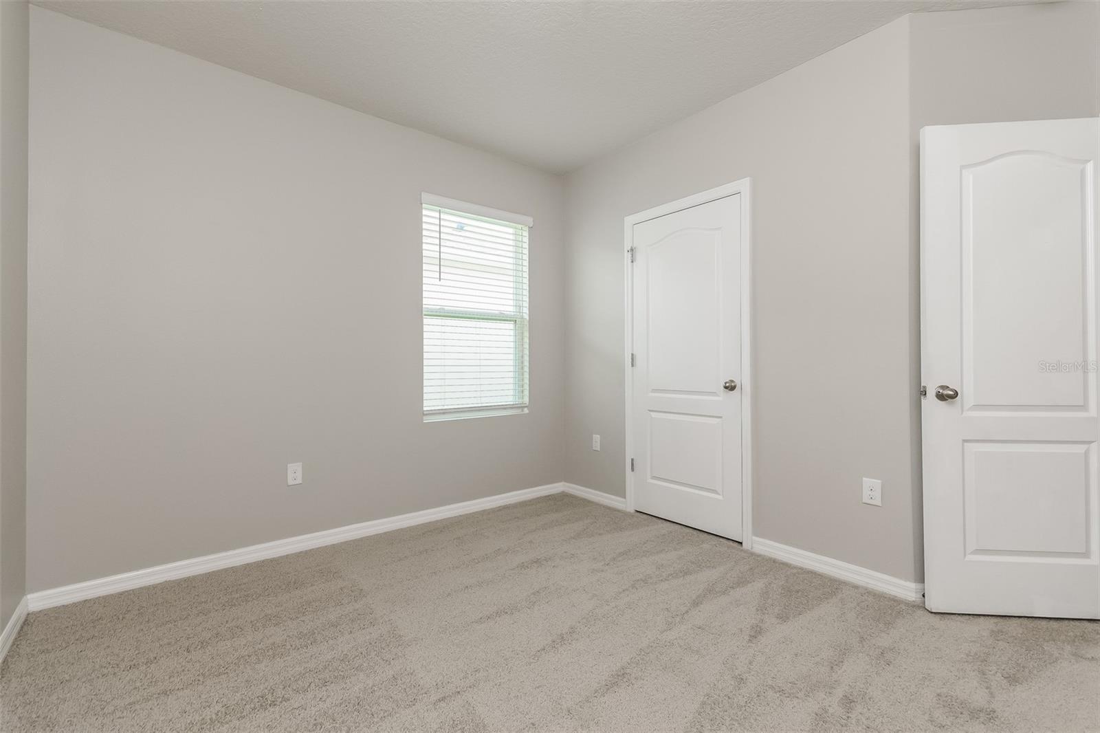 571 Autumn Stream Dr Property Photo 17