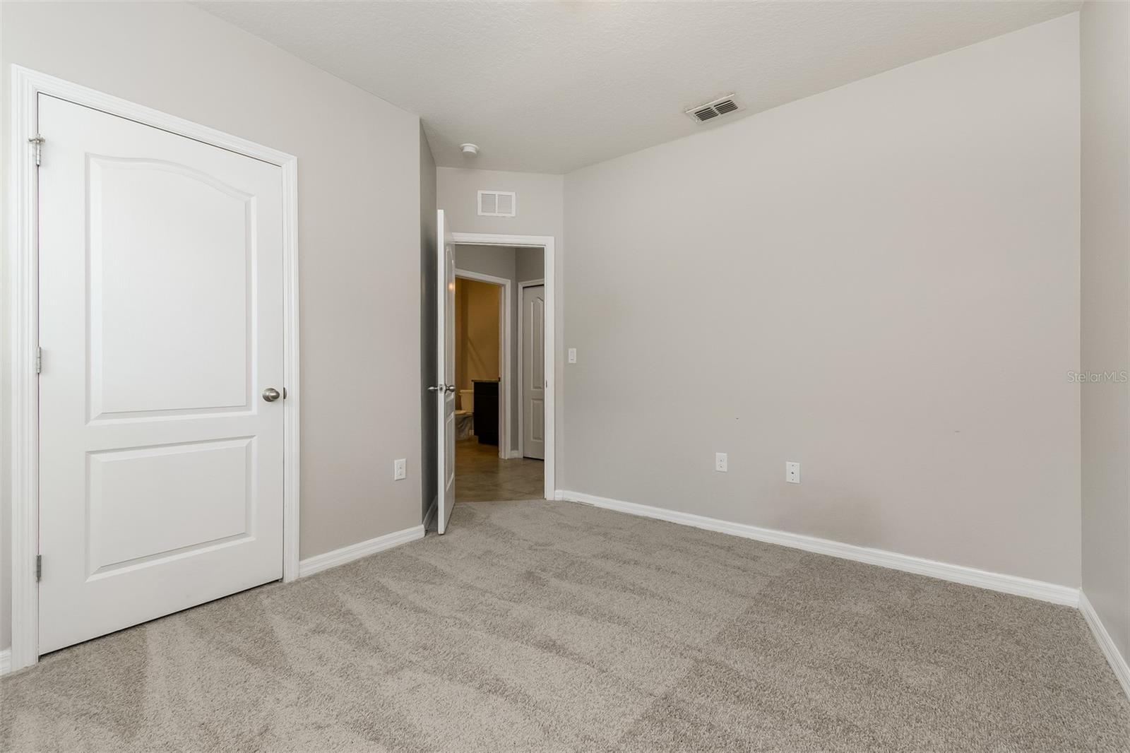 571 Autumn Stream Dr Property Photo 18