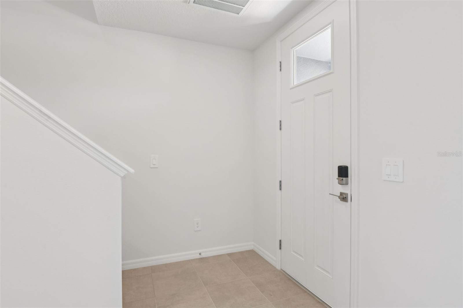 12589 Homeland Dr Property Photo 4