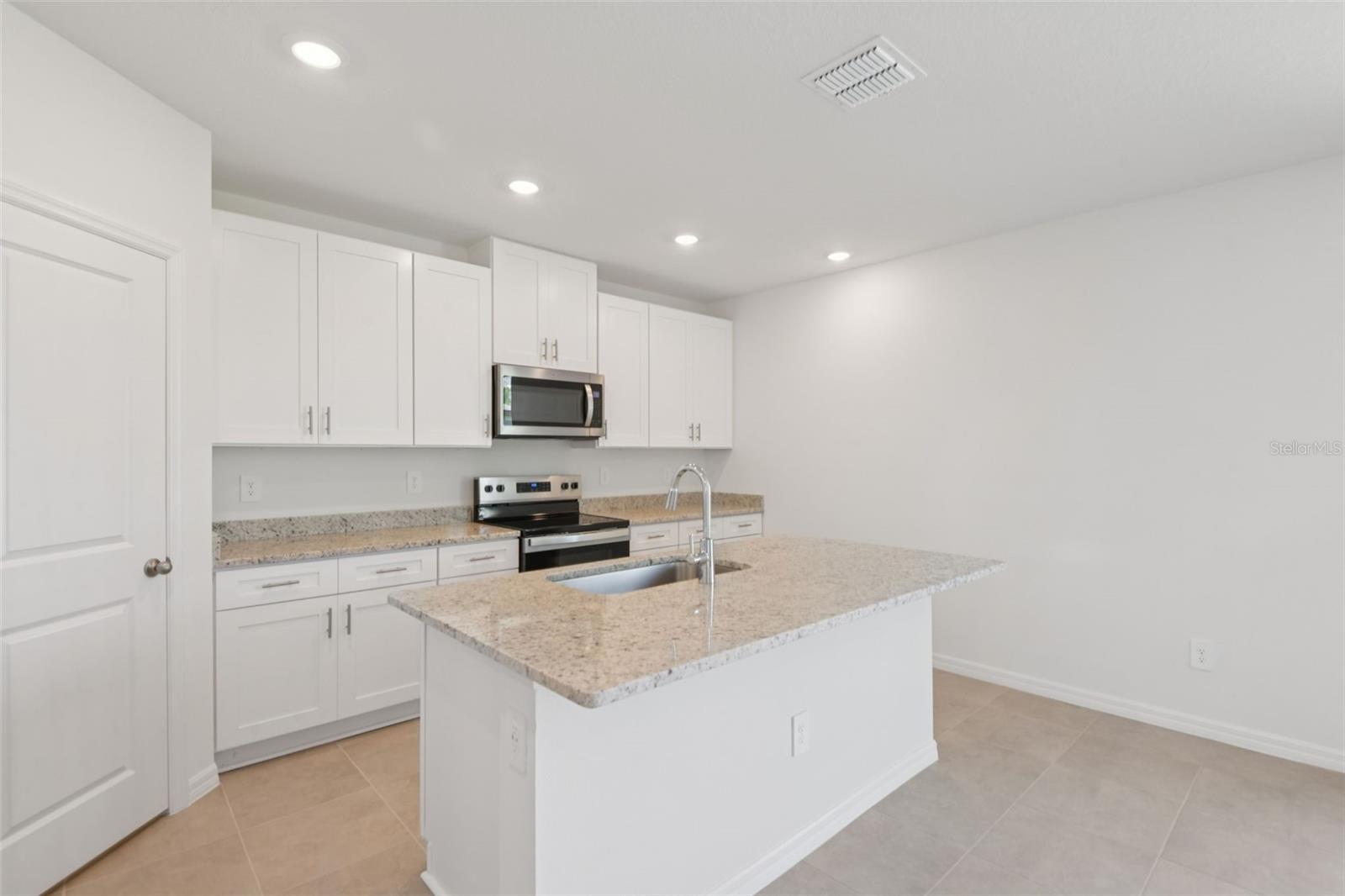 12589 Homeland Dr Property Photo 10