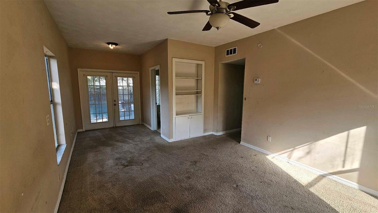 1017 Cypress St Property Photo 8