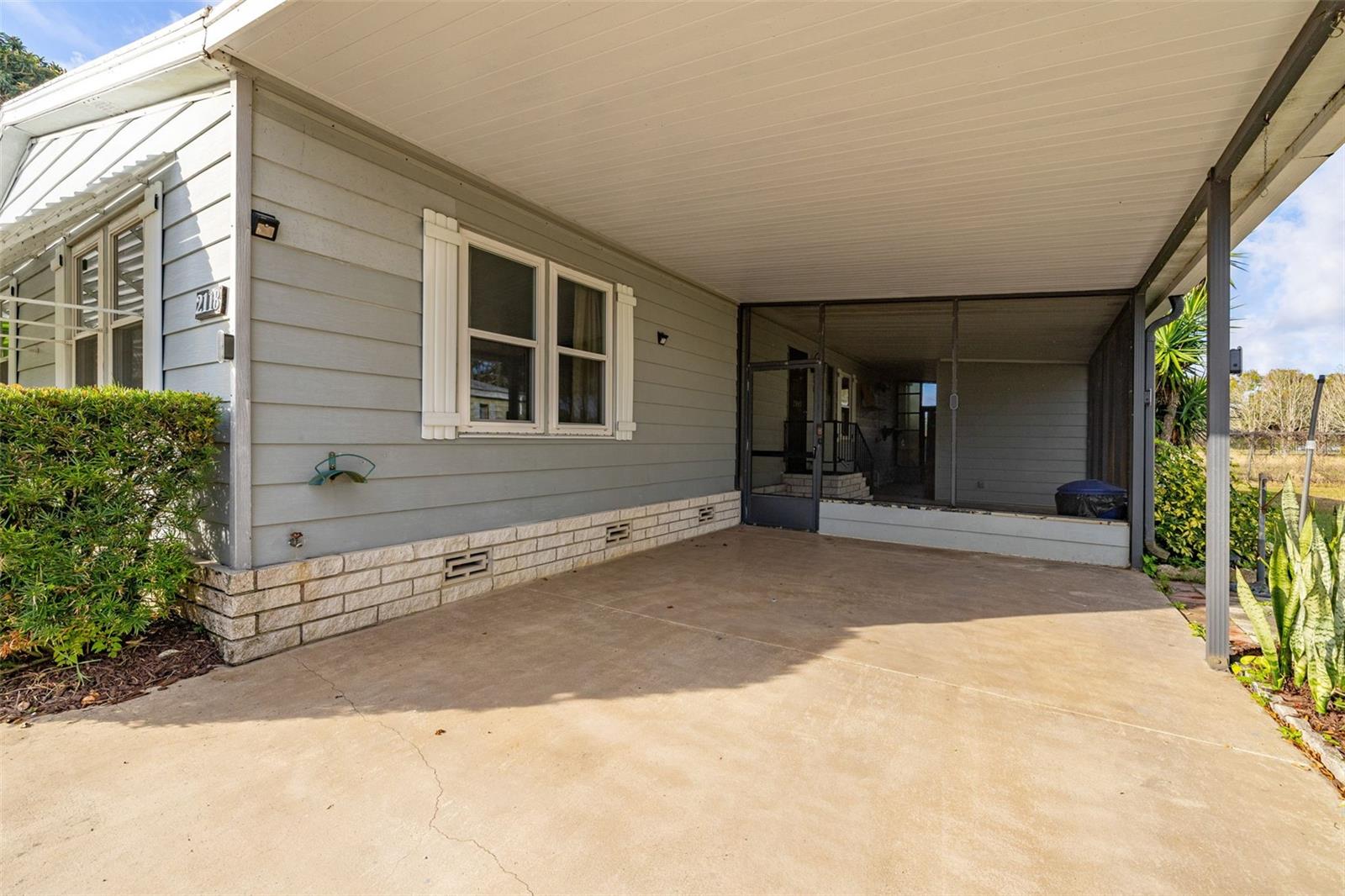 2118 Canopy Cir Property Photo 5