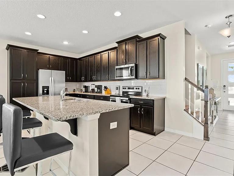 1521 Carey Palm Cir Property Photo 9