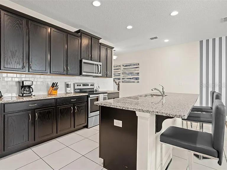 1521 Carey Palm Cir Property Photo 10