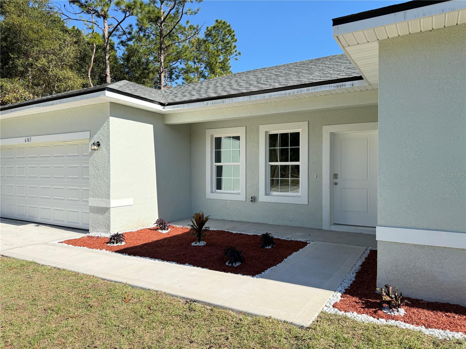 O6367588 Property Photo 2