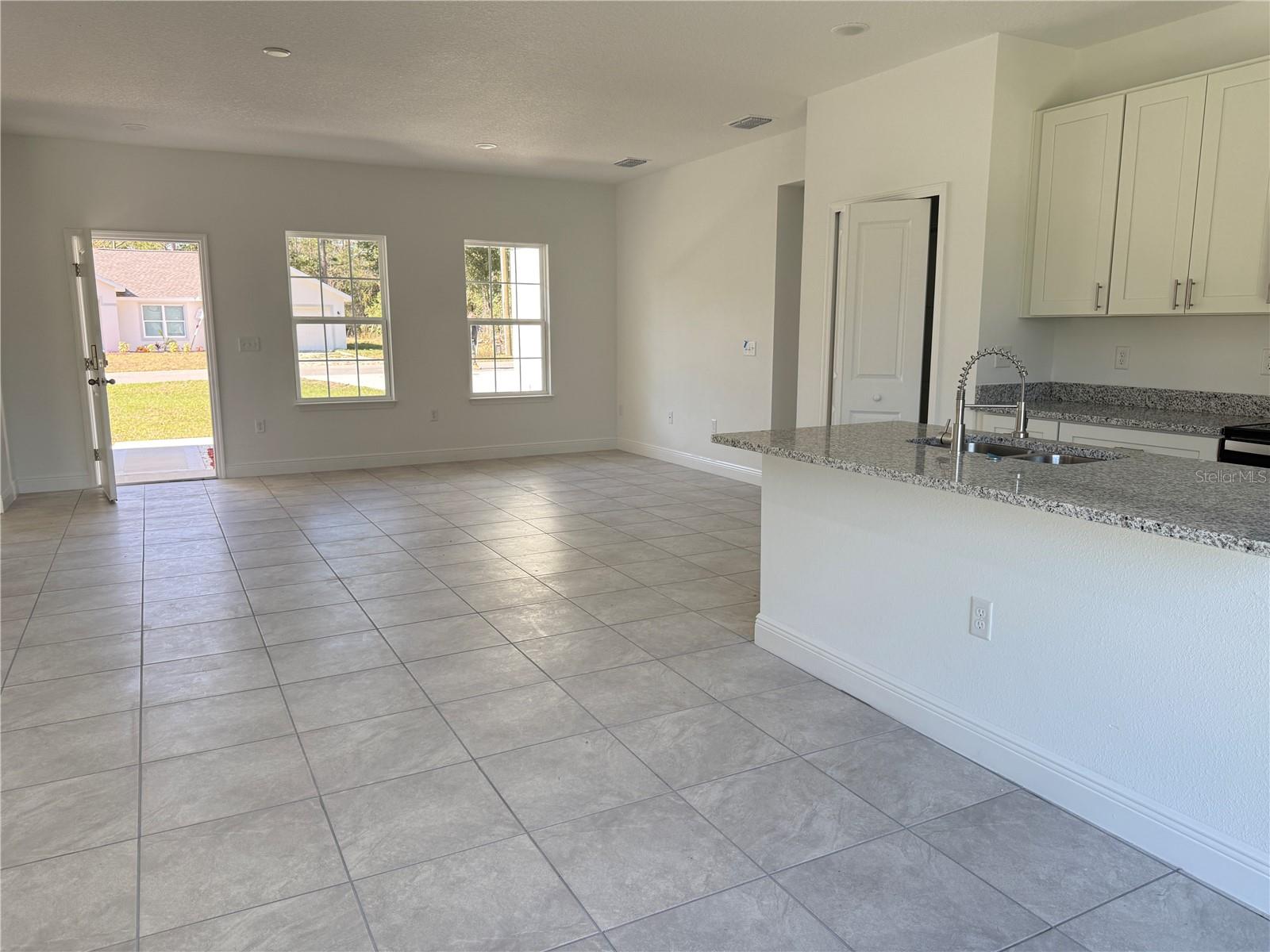 O6367588 Property Photo 11