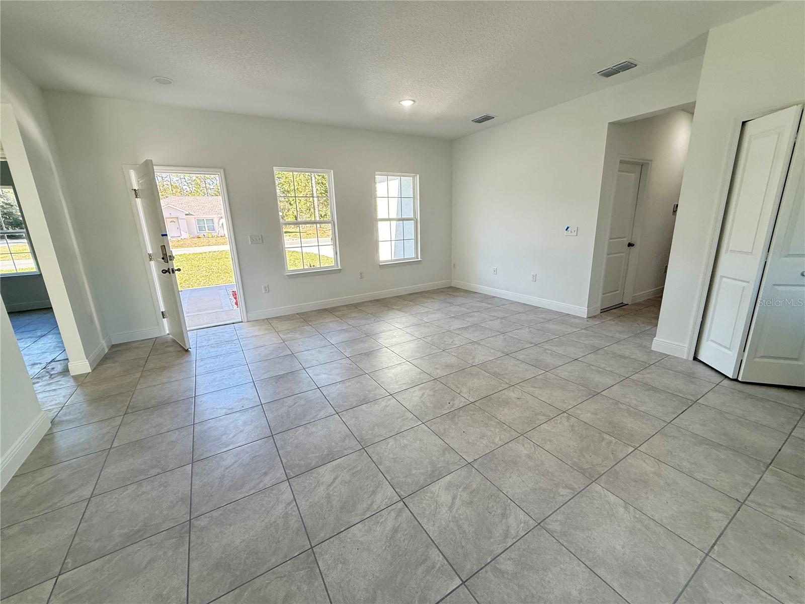 O6367588 Property Photo 13