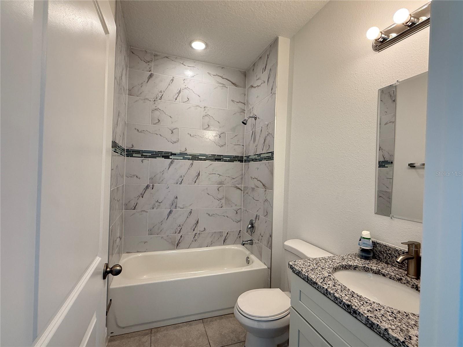 O6367588 Property Photo 15