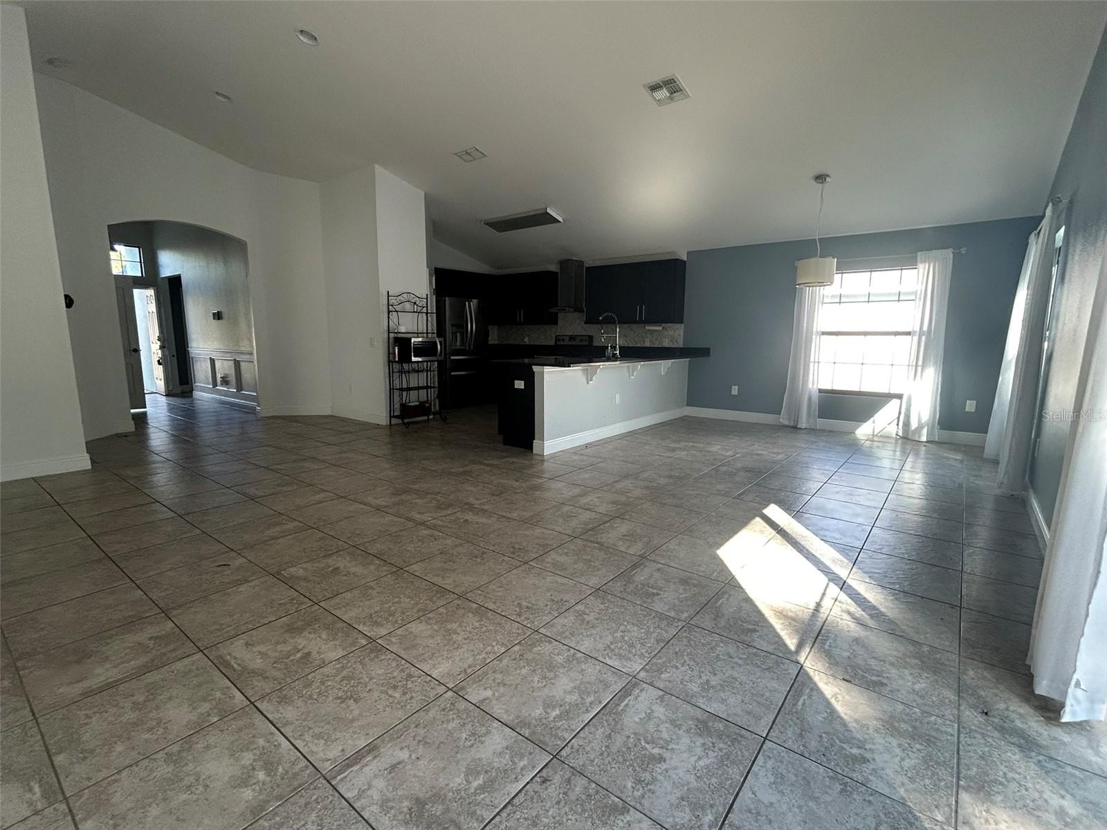 305 Chelmsford Ct Property Photo 5
