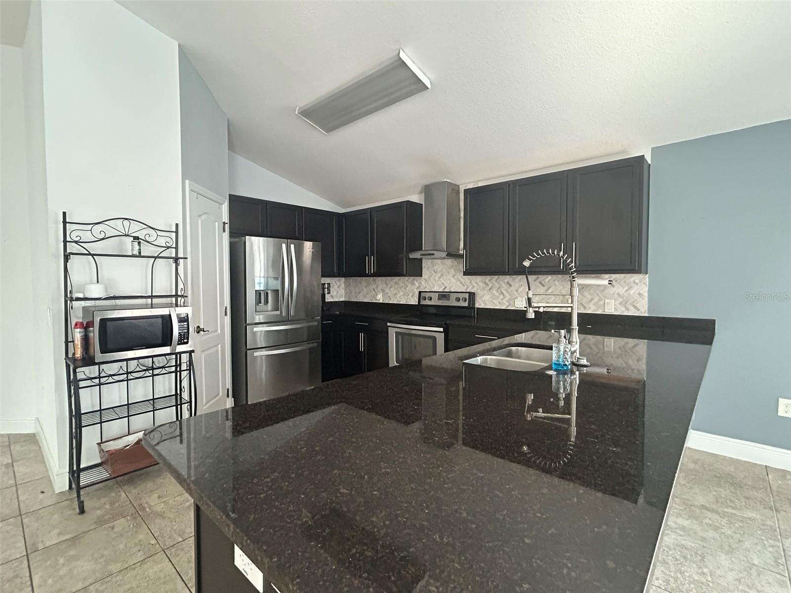 305 Chelmsford Ct Property Photo 6
