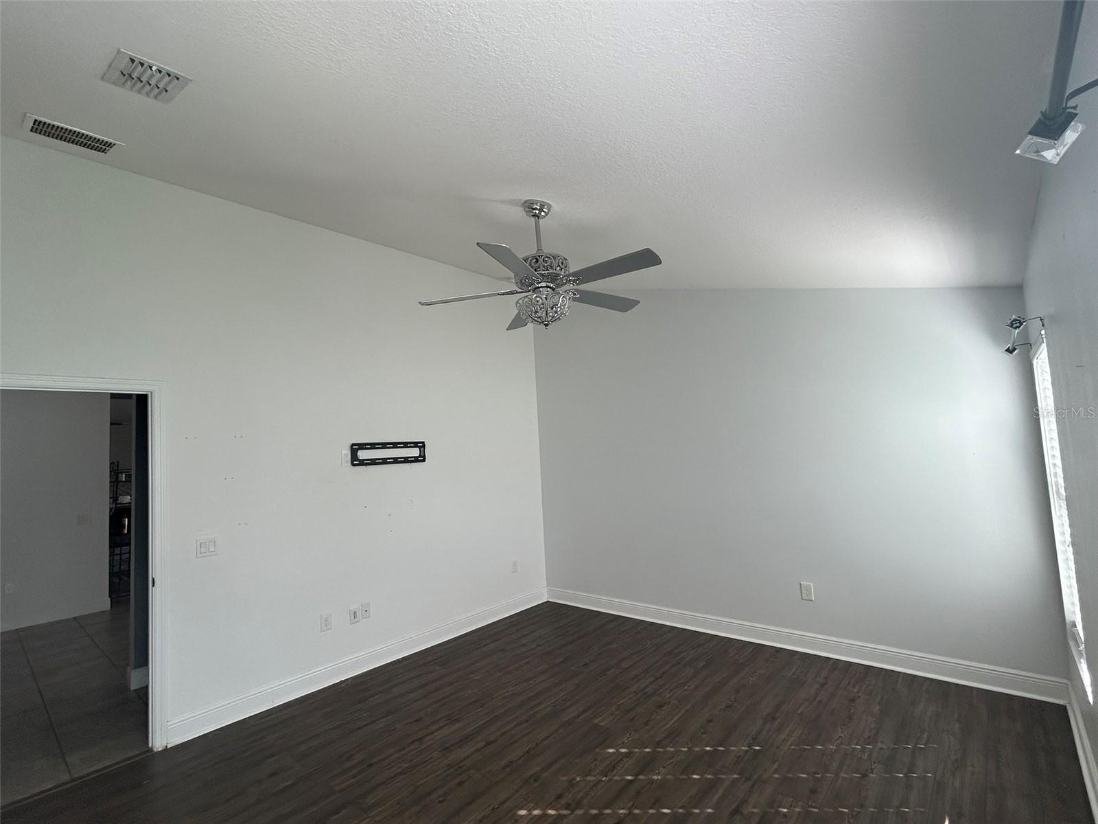 305 Chelmsford Ct Property Photo 12