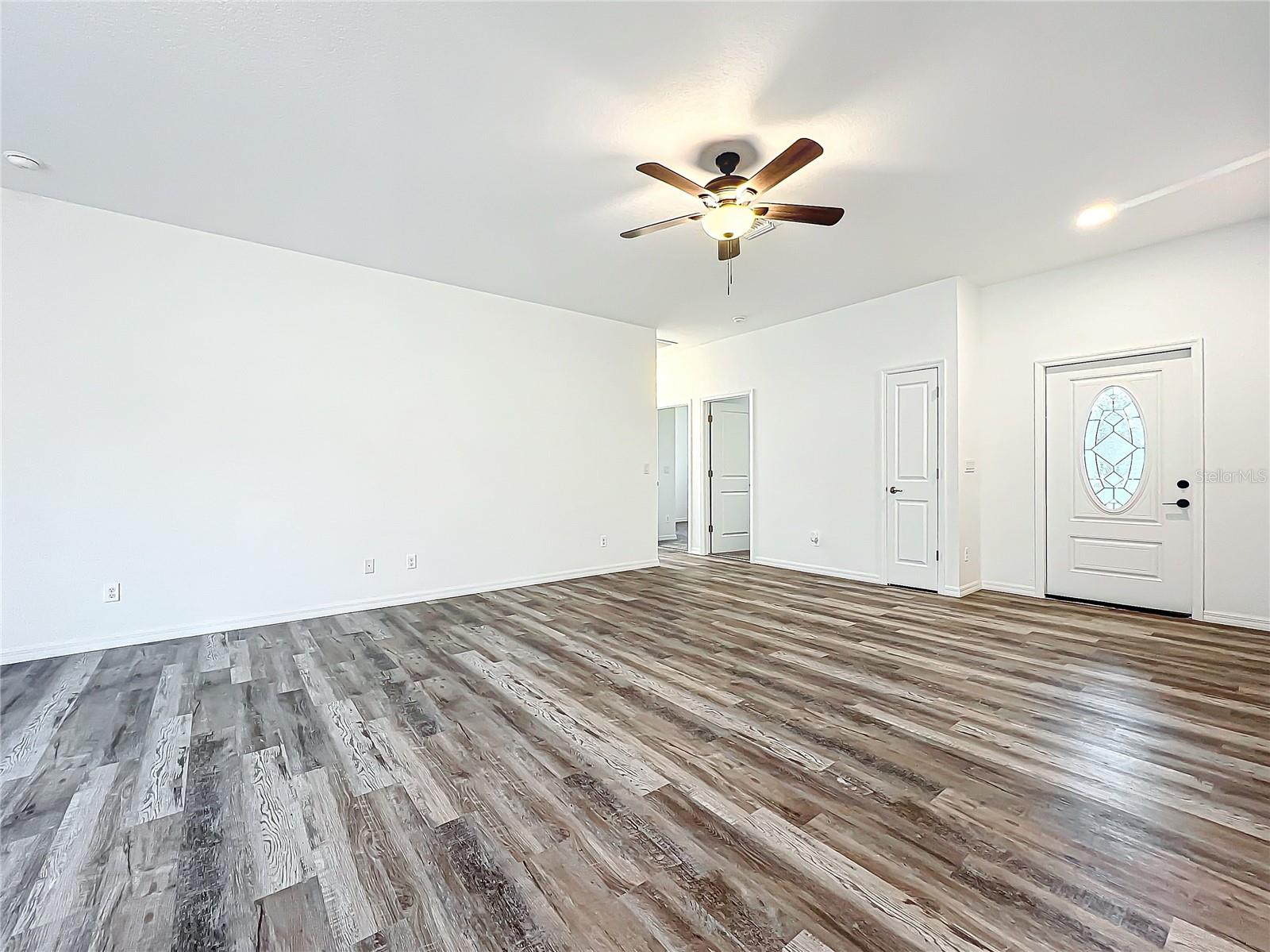 2391 Yankee Ter Property Photo 6