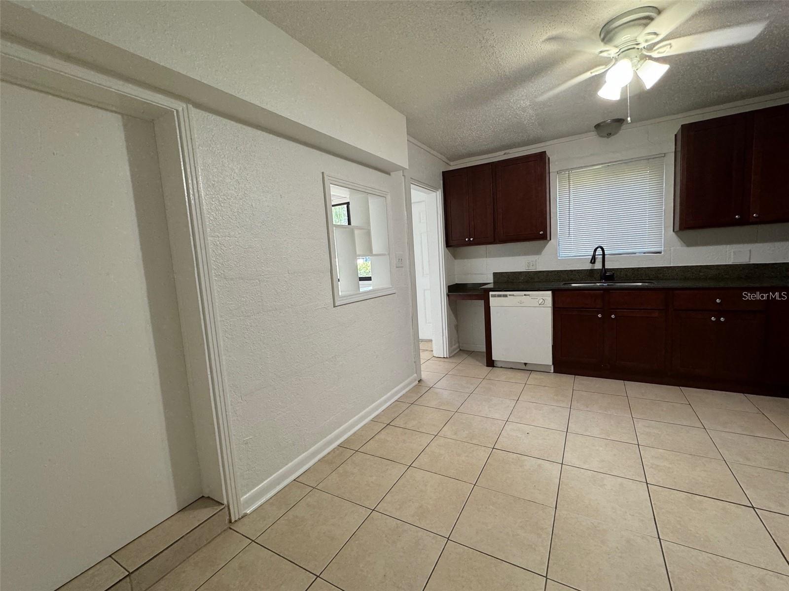 2547 S Mills Ave #2 Property Photo 3