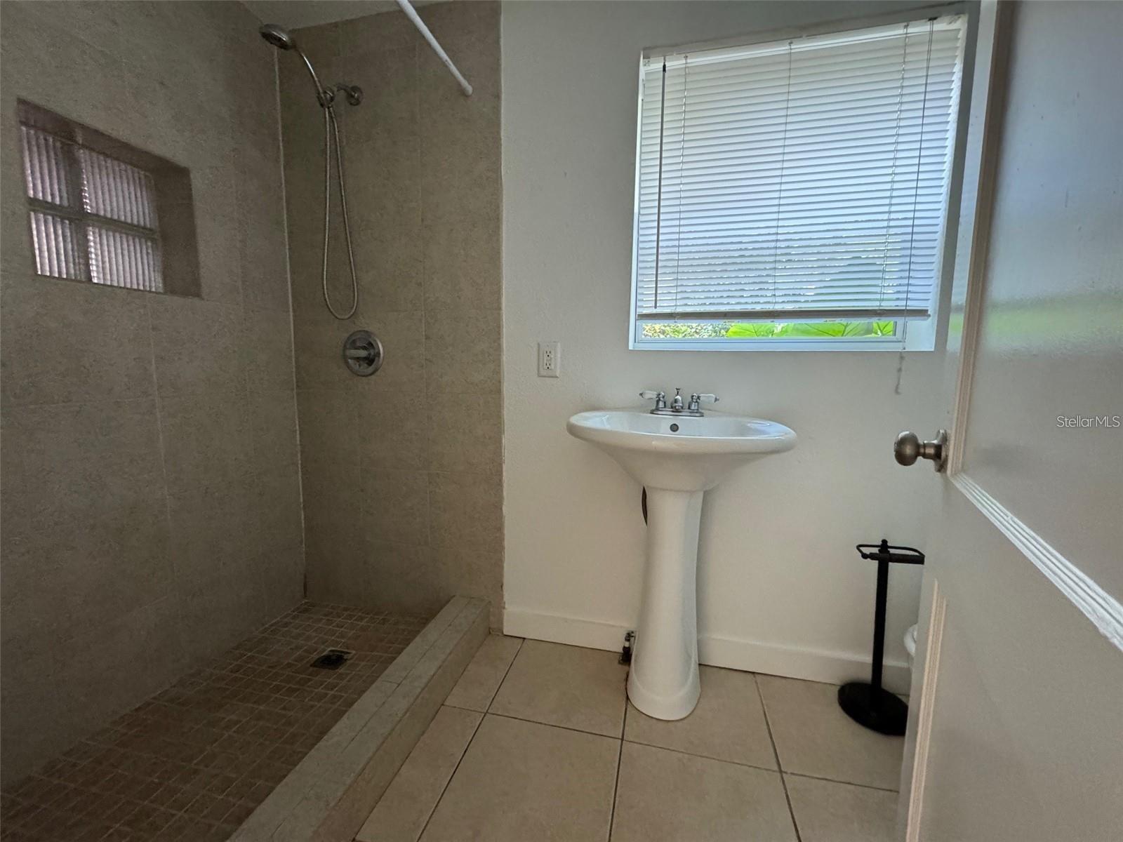 2547 S Mills Ave #2 Property Photo 5