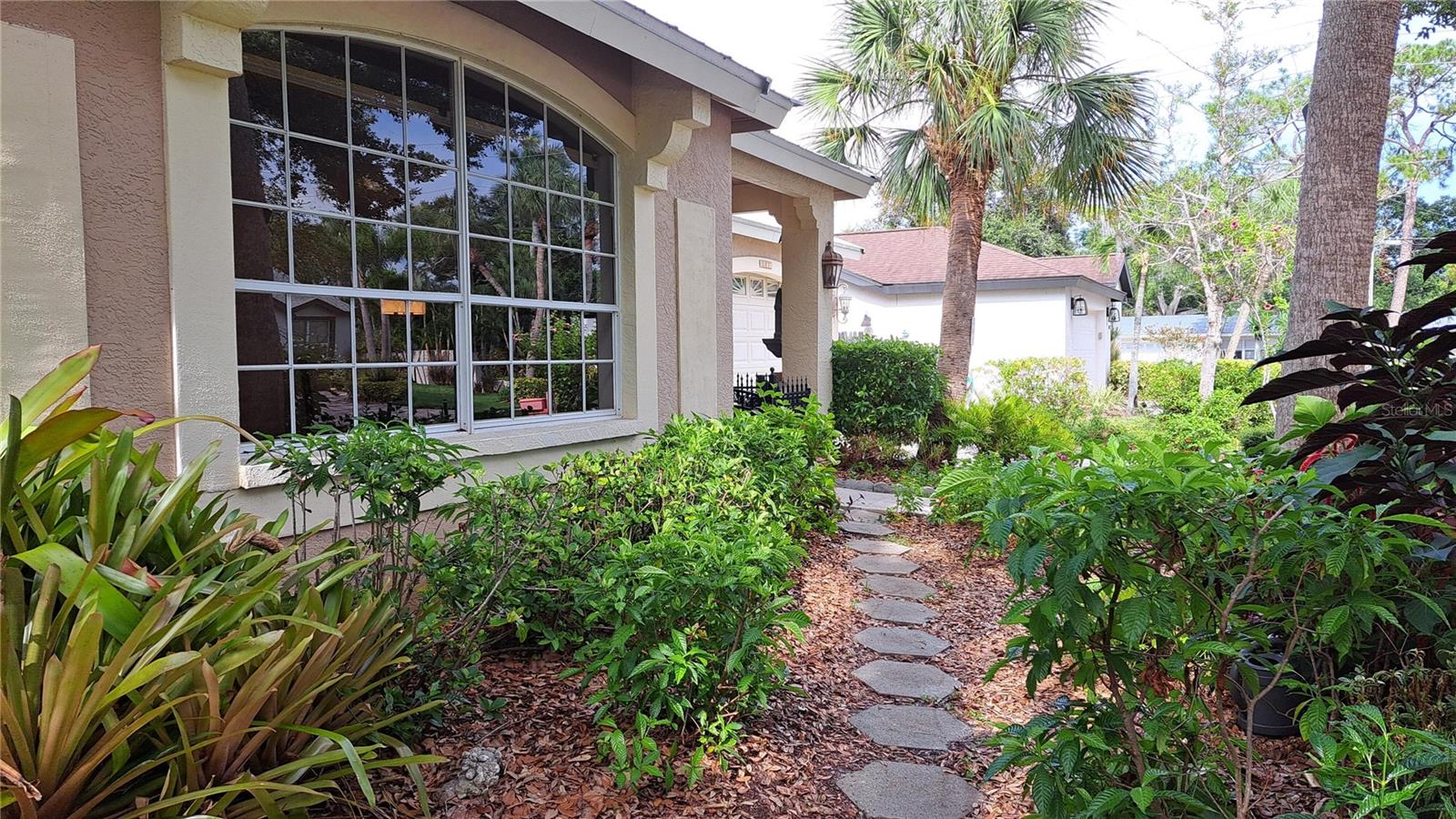 2377 Burton Ln Property Photo 1