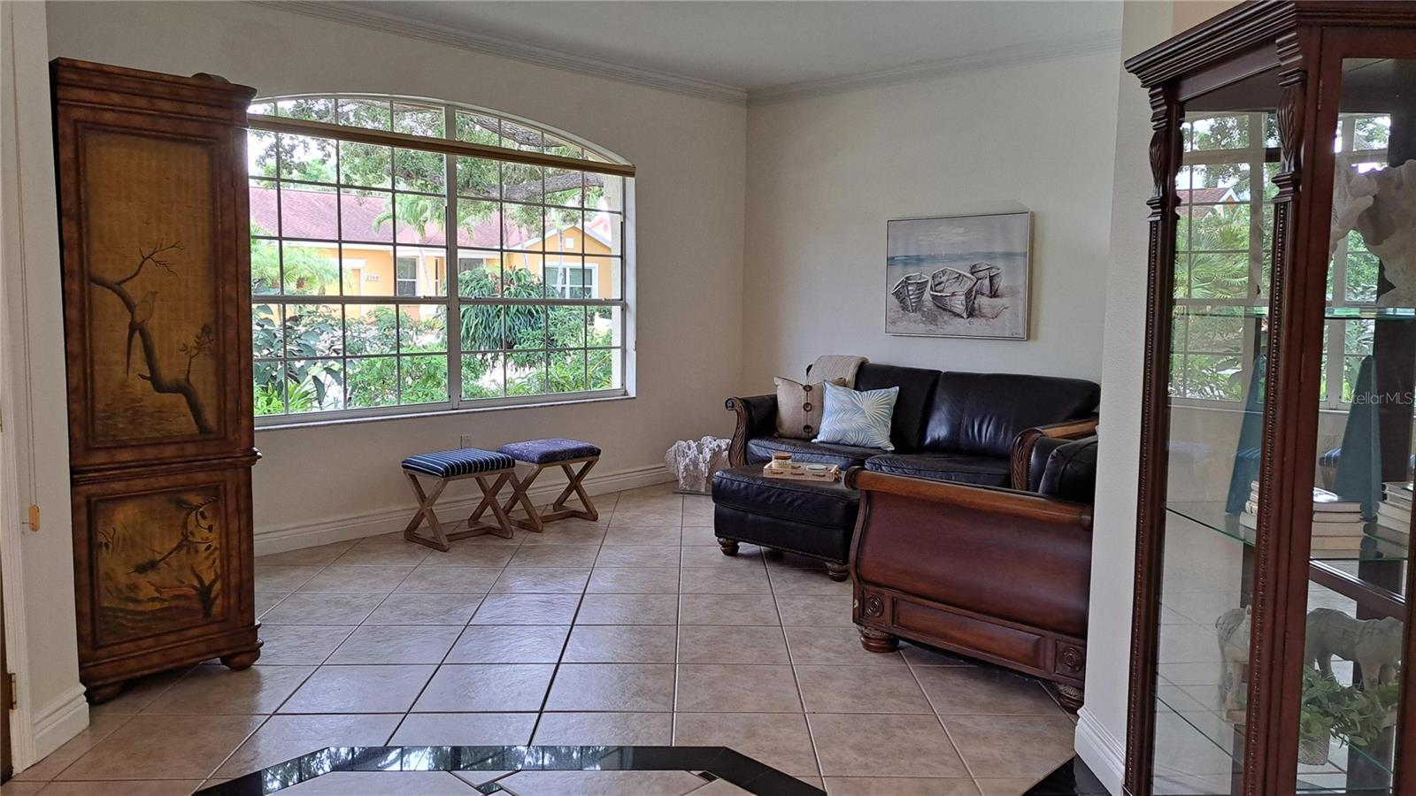 2377 Burton Ln Property Photo 5
