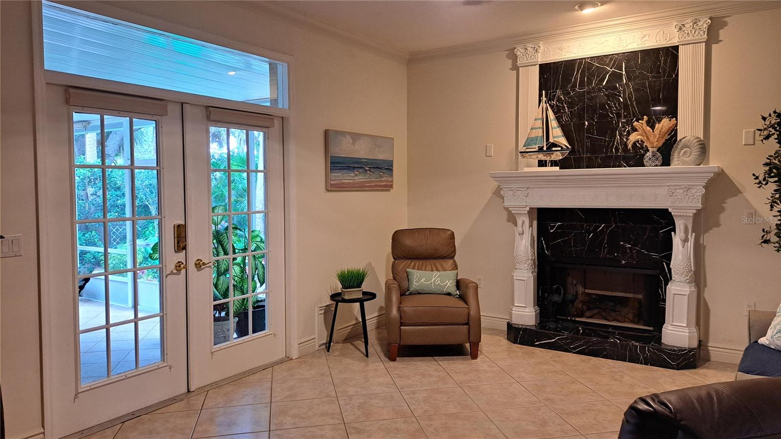 2377 Burton Ln Property Photo 17