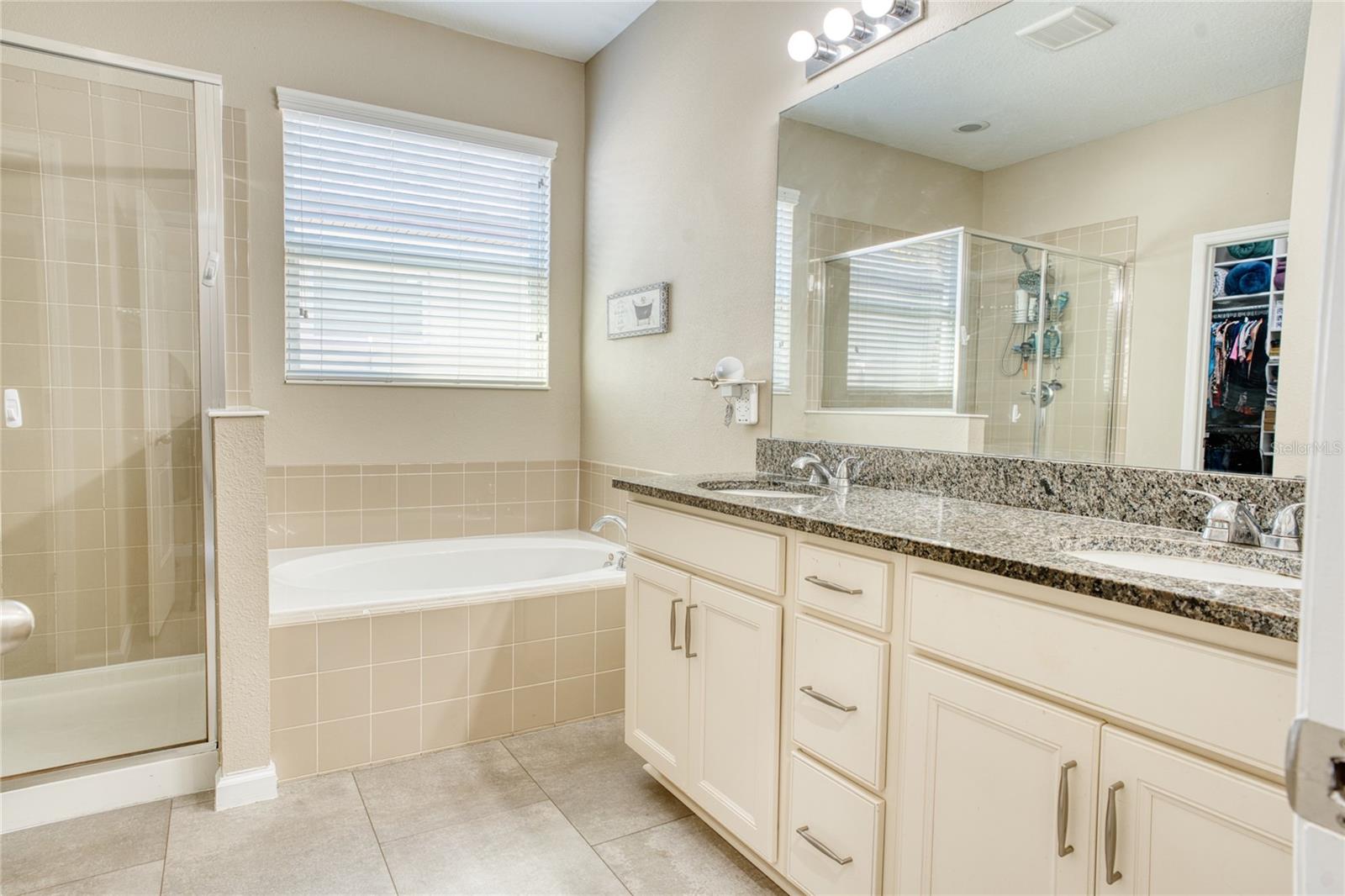 1608 Highbanks Cir Property Photo 30