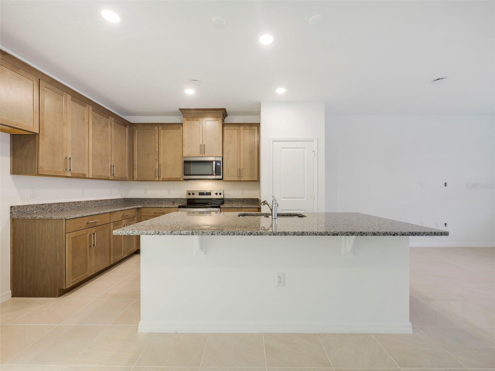 671 Clark St Property Photo 9