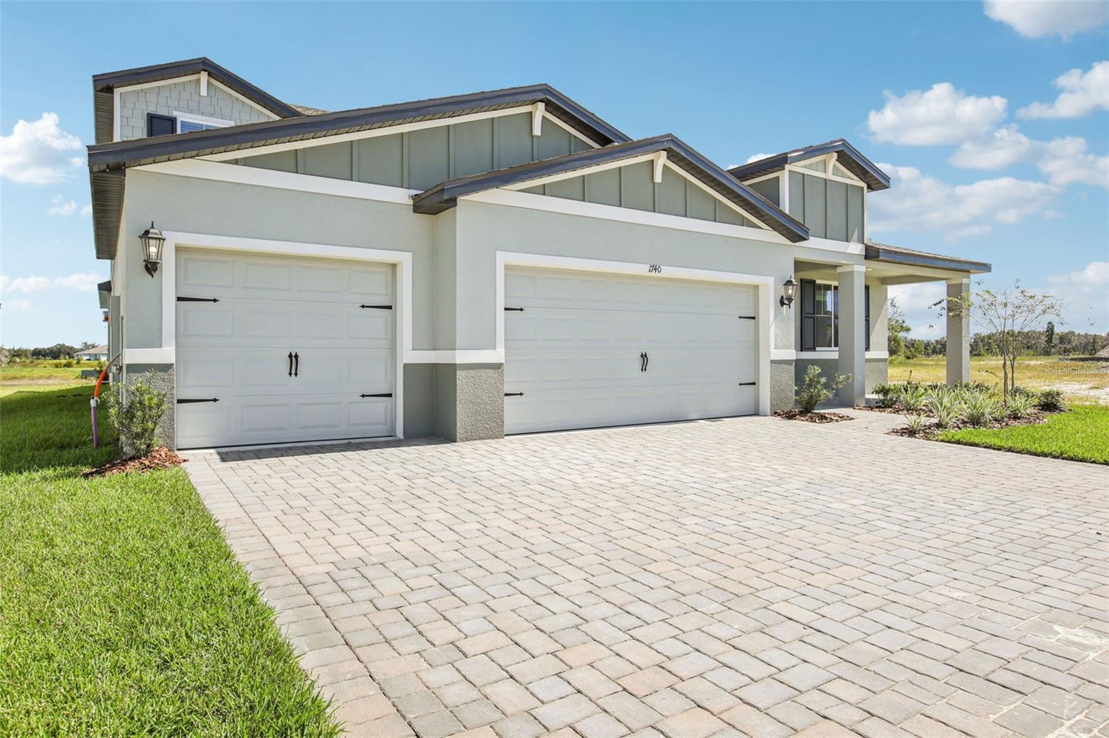 1740 Draughton Dr Property Photo 3