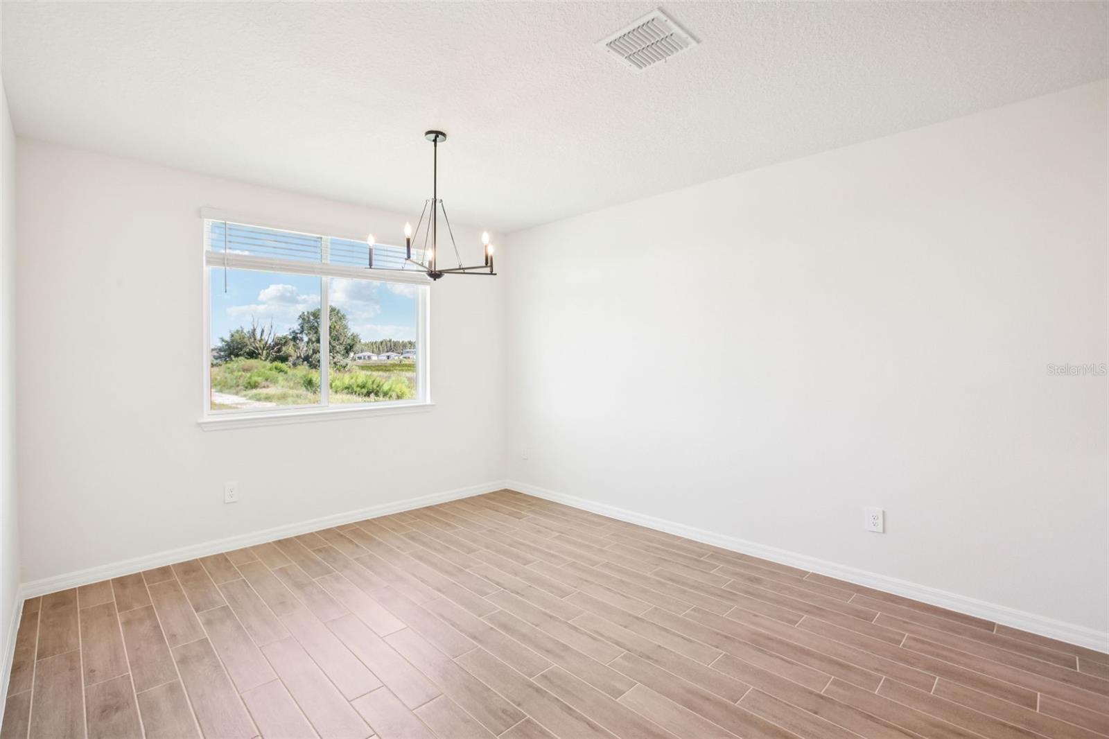 1740 Draughton Dr Property Photo 12