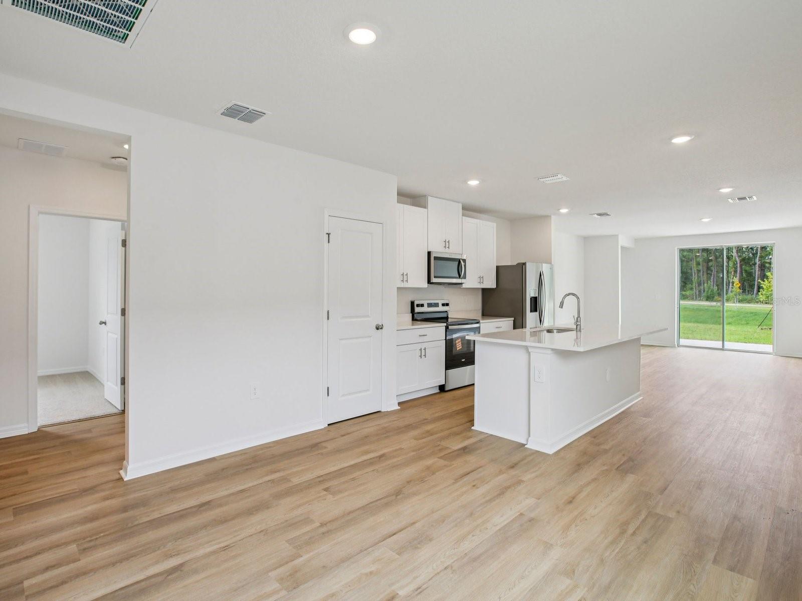 7488 Mia Vine Dr Property Photo 4
