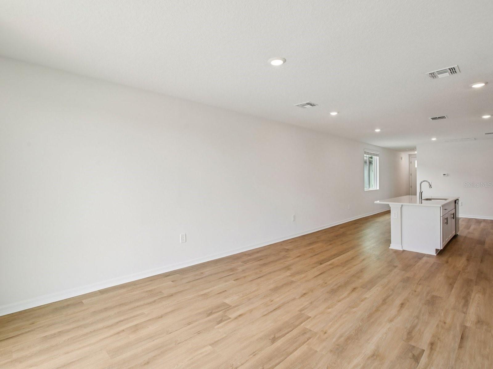 7488 Mia Vine Dr Property Photo 8
