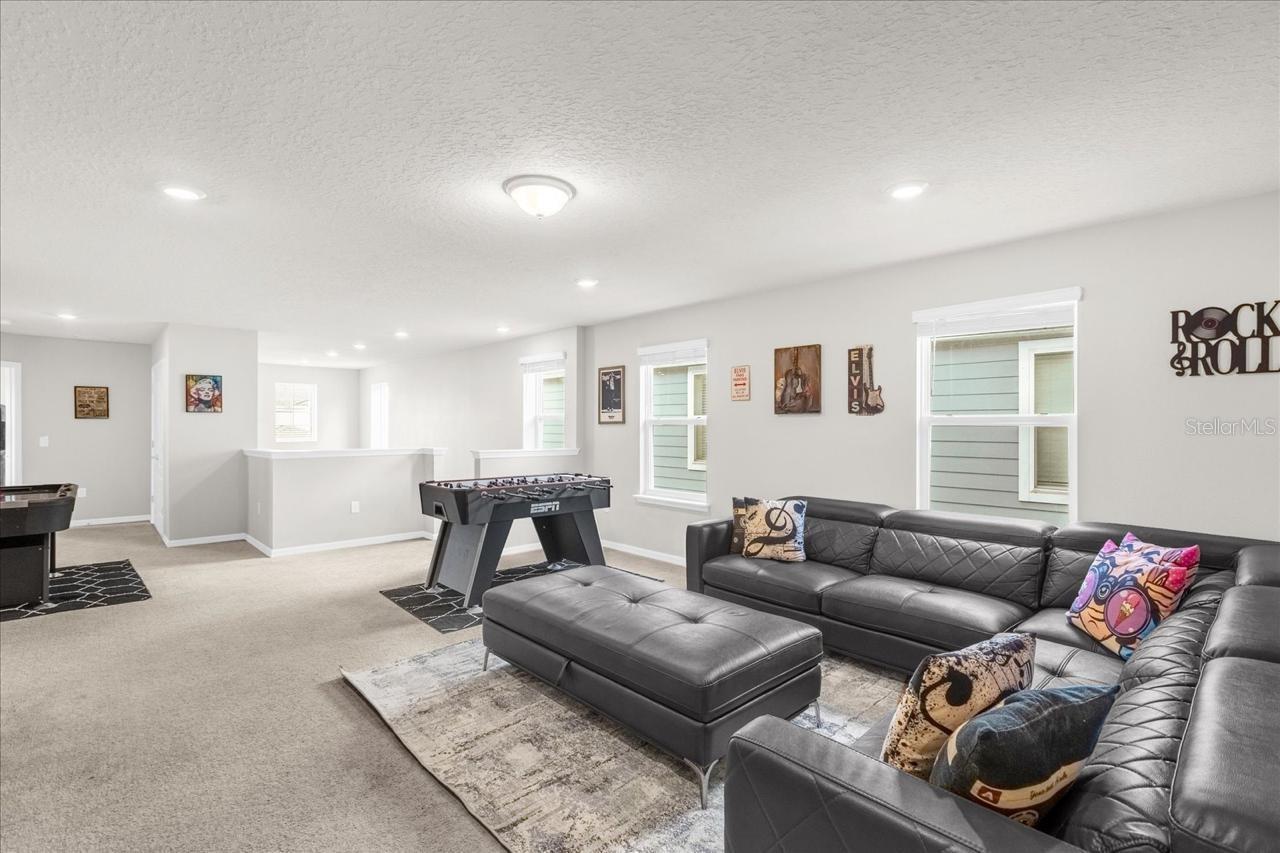 7211 Oakmoss Loop Property Photo 8