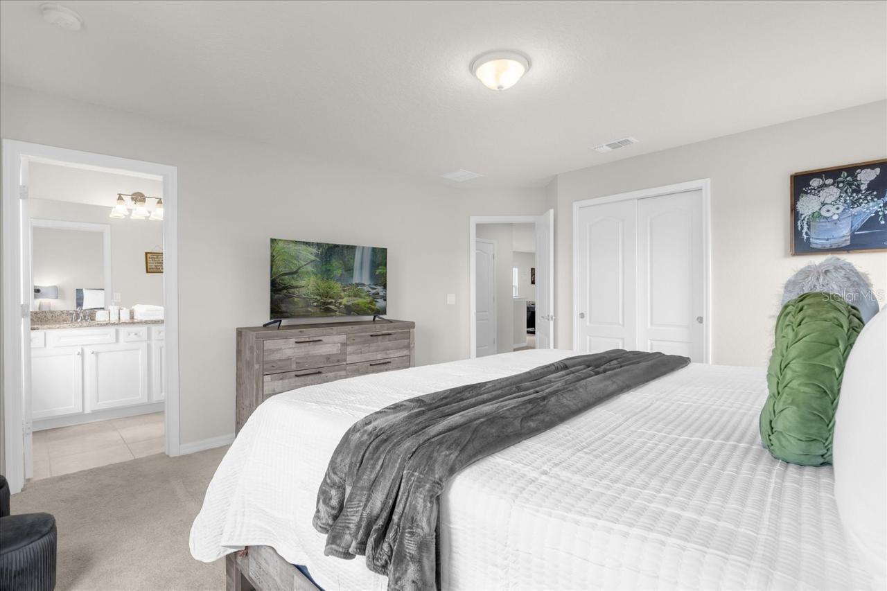 7211 Oakmoss Loop Property Photo 18