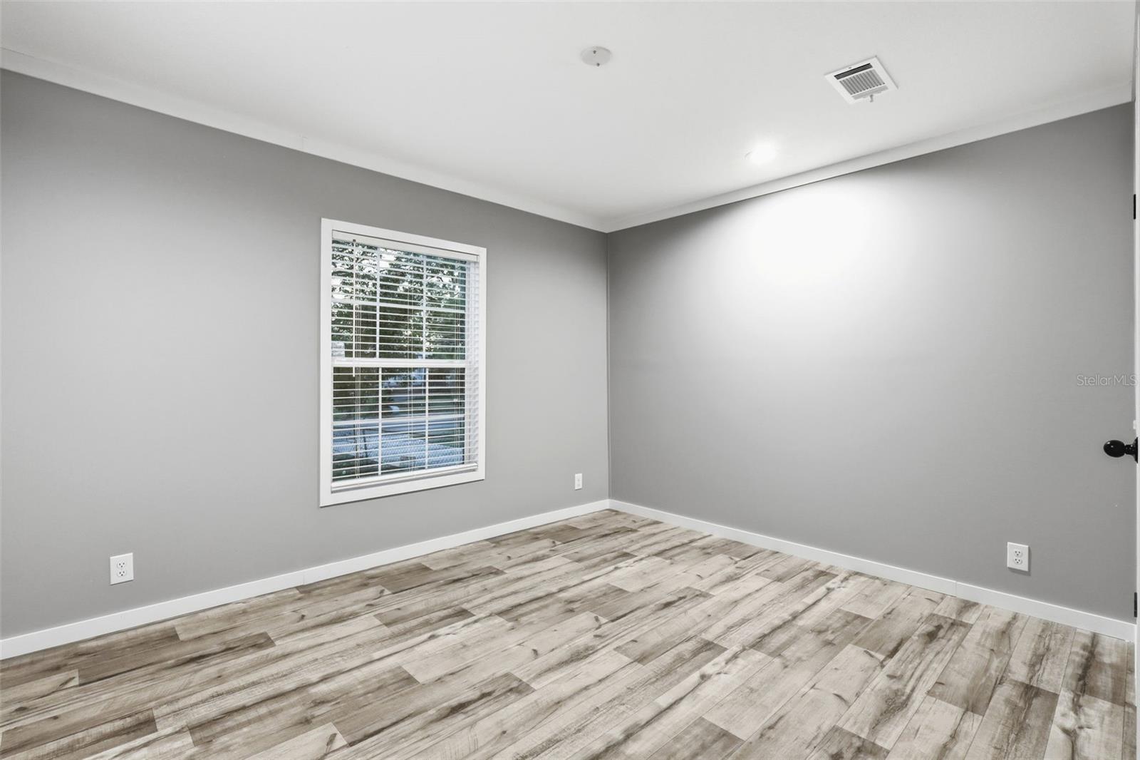 1913 Woodcrest Dr Property Photo 22