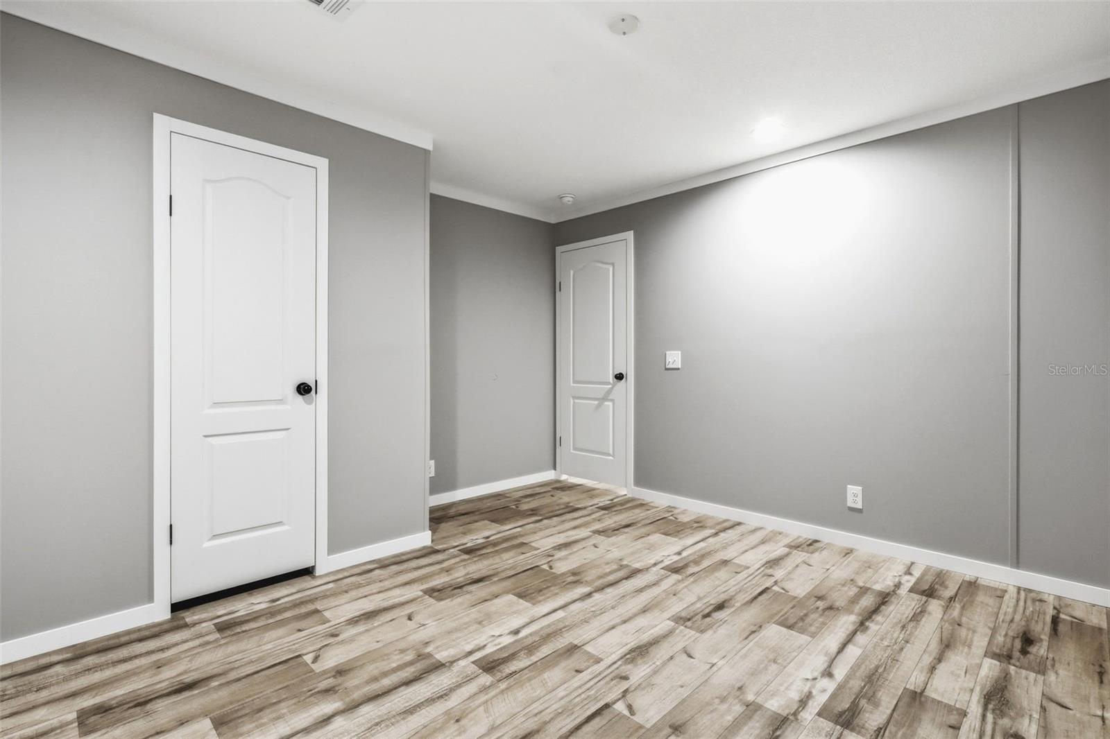 1913 Woodcrest Dr Property Photo 23