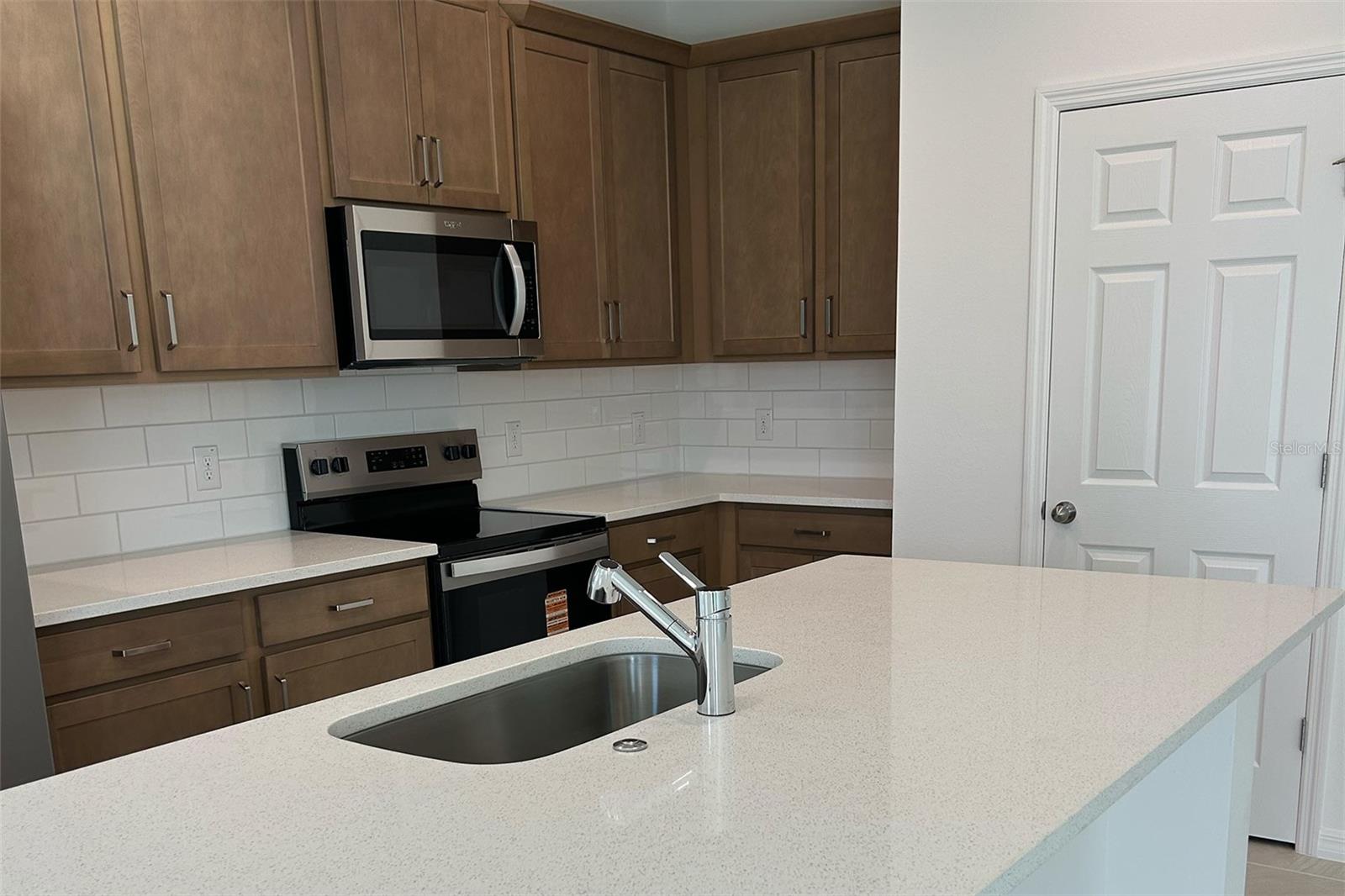 676 Birdswill Ln Property Photo 3