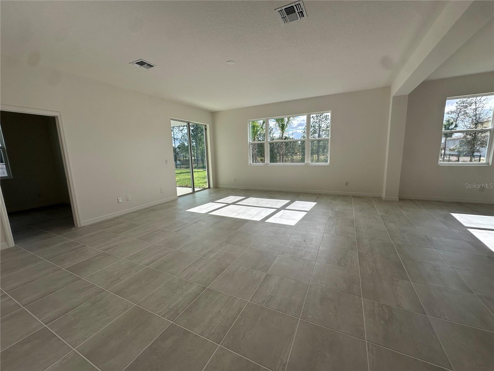 2000 Beevalley Way Property Photo 4
