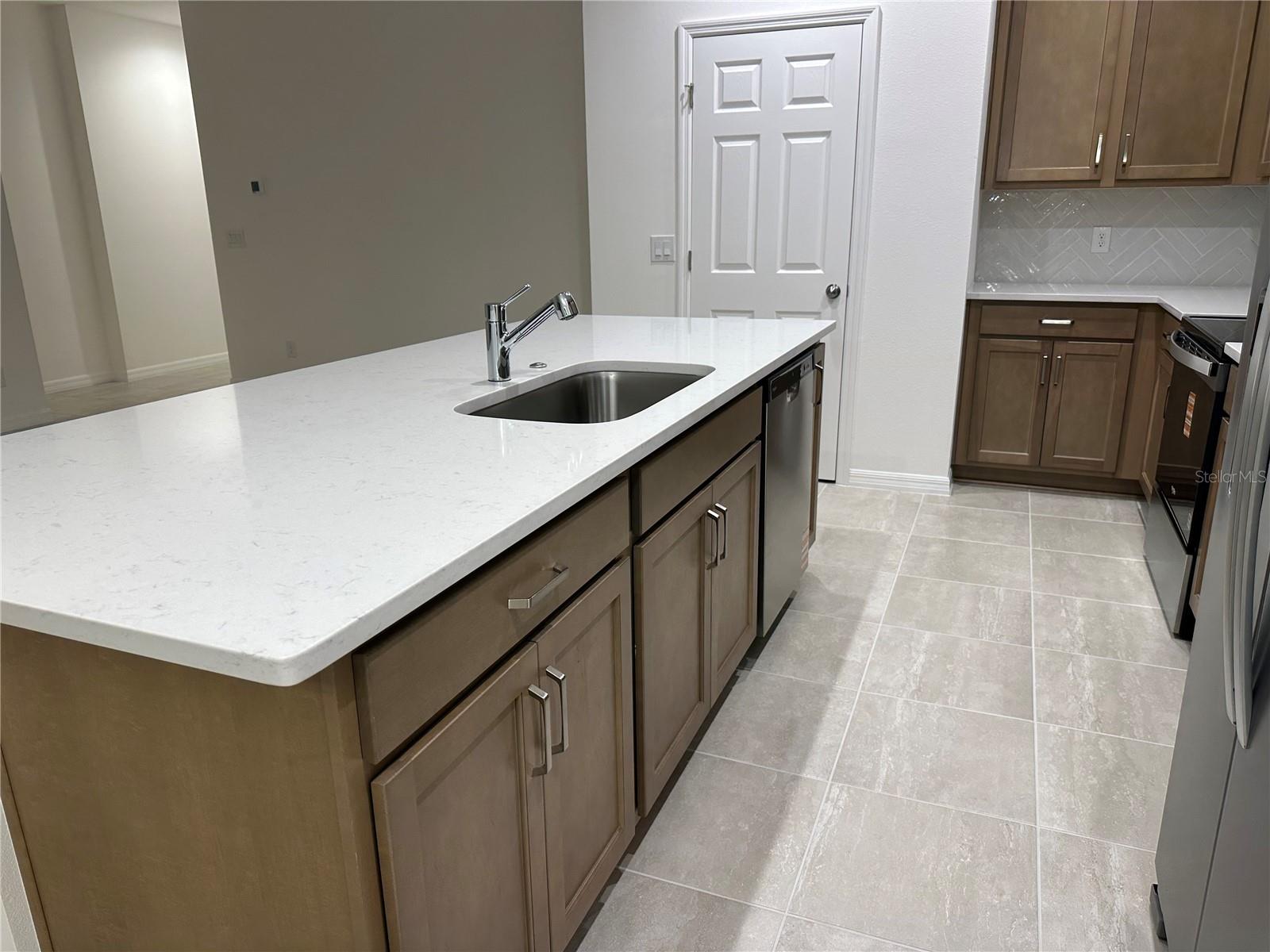 668 Birdswill Ln Property Photo 5