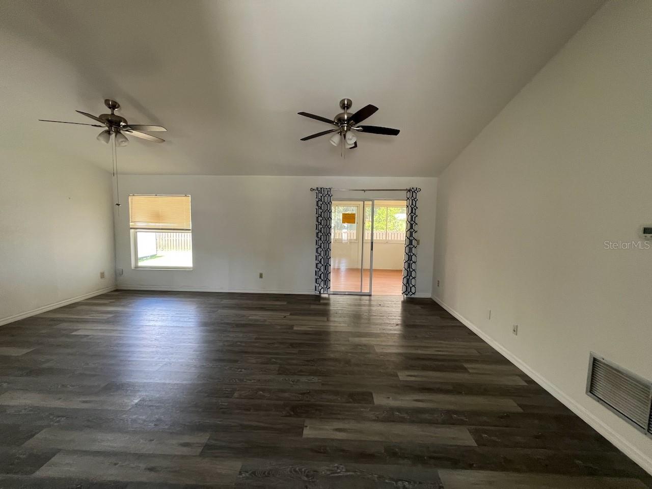 2024 Lime Tree Dr Property Photo 2