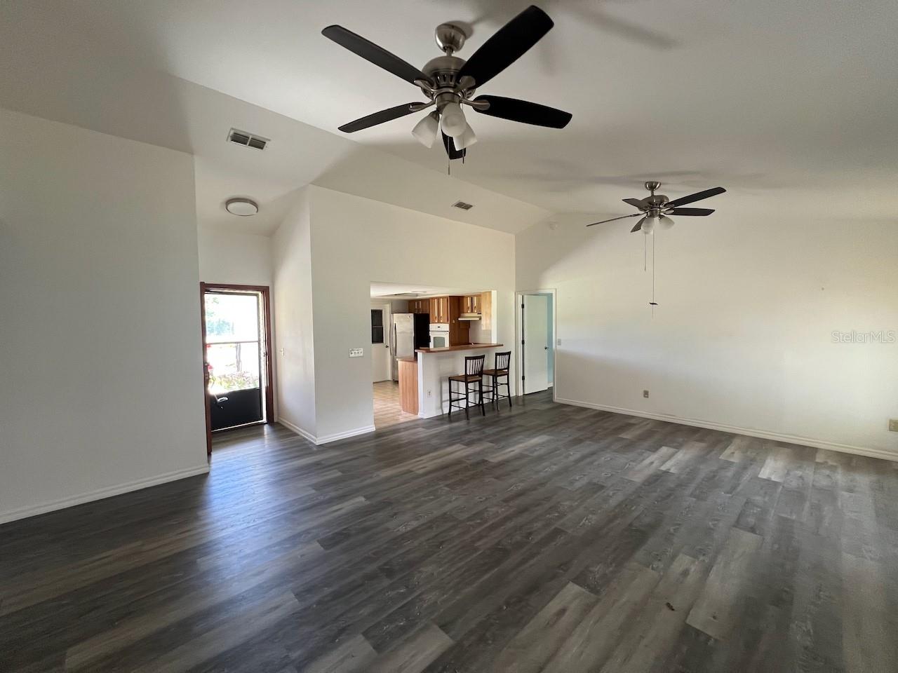 2024 Lime Tree Dr Property Photo 4